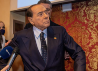 Il Ppe è stufo di Berlusconi: annullato il vertice a Napoli Il Ppe è stufo di Berlusconi: annullato il vertice a Napoli