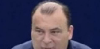 Scontro in Forza Italia, Martusciello lancia la conta delle tessere del partito