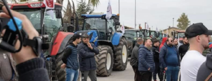 Allevatori bufalini, i politici cercano di sfruttare la protesta