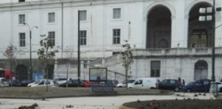 Rissa notturna, accoltellati due giovani