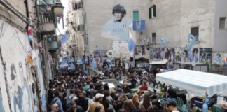 Napoli invasa dai turisti tifosi