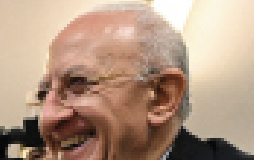 Schlein in crisi, De Luca sorride