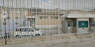 Droga e cellulari in cella a Salerno