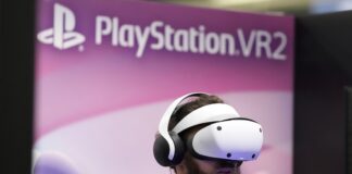 An attendee plays a virtual reality game while visiting the PlayStation booth at the Game Developers Conference 2023 in San Francisco, Wednesday, March 22, 2023. (AP Photo/Jeff Chiu) Associated Press/LaPresse Only Italy and Spain