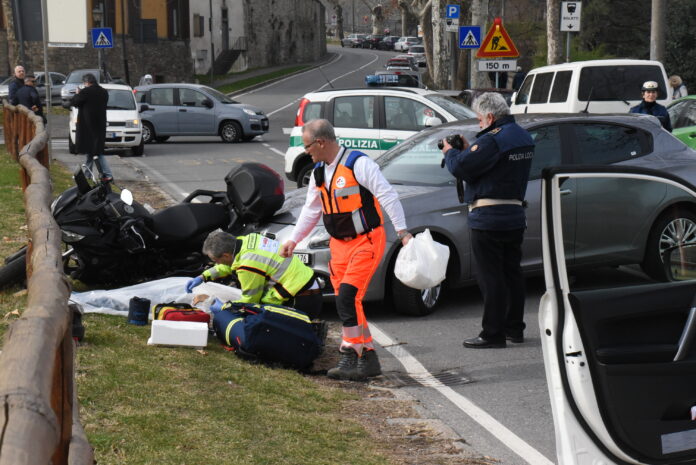 Incidente fra moto e auto