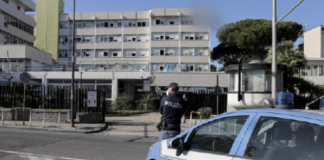 Tre infermieri pestati all'obitorio