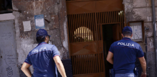 Pistola nella lavatrice, arrestati in due