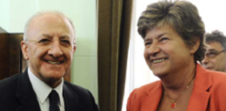 Congresso Pd congelato, fuoco incrociato su Schlein