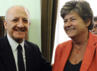 Congresso Pd congelato, fuoco incrociato su Schlein