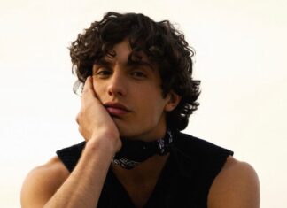 Gianluca, la giovane promessa in “La vita bugiarda degli adulti” Gianluca Spagnoli (foto di Giulia Balletta, stylist Alice Roscioli, make up artist Patrizia De Luca)