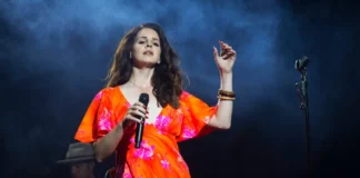 La cantante americana Lana Del Rey si esibisce al festival Coachella a Indio, California, il 13 aprile 2014