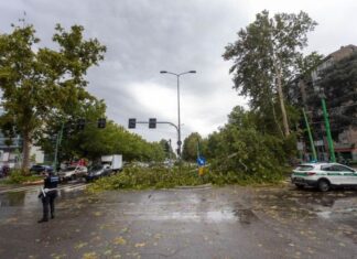 Maltempo, violento nubifragio nella notte a Milano
