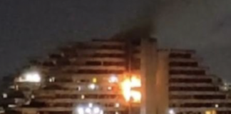 In fiamme la Vela rossa di Scampia
