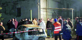 Napoli, Secondigliano. L'auto bruciata in cui fu rinvenuto il corpo carbonizzato di Gelsomina Verde (© Sud Foto)