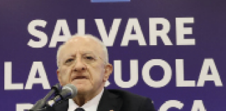 "Basta soldi a Gomorra", le due facce del governatore