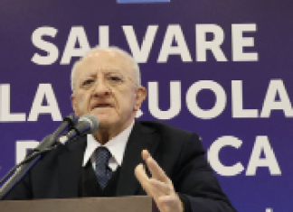 "Basta soldi a Gomorra", le due facce del governatore