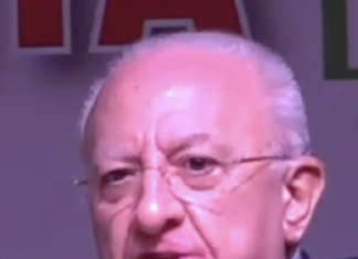 De Luca demolisce il Pd: “Ho i voti, mi fate schifo” De Luca demolisce il Pd: "Ho i voti, mi fate schifo"