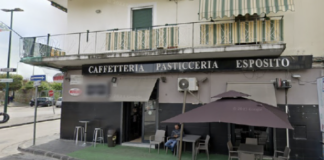 Incendiata la saracinesca della caffetteria Esposito