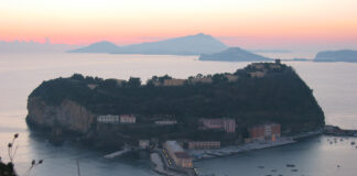 L'isola di Nisida con il carcere minorile