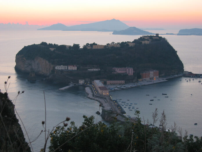 L'isola di Nisida con il carcere minorile