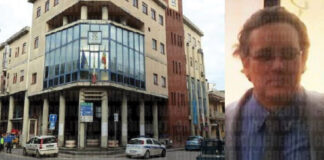 Il comando di polizia municipale di Striano, a destra Vittorio Celentano