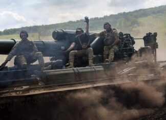 Ucraina, trovate fosse comuni di civili torturati nel Donetsk