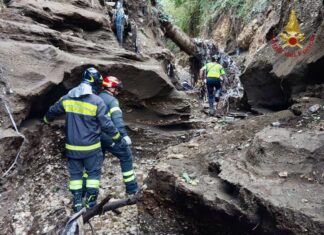 Frana a San Felice a Cancello. I dispersi travolti dal fango mentre fuggivano in Apecar