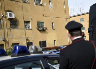 Uccide moglie e figlio disabile e poi si suicida Operazione dei carabinieri