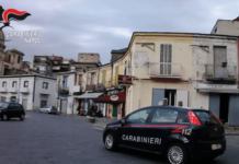 Piazza Mercato, un 15enne ferito a colpi di pistola. Il prefetto: ora subito più controlli