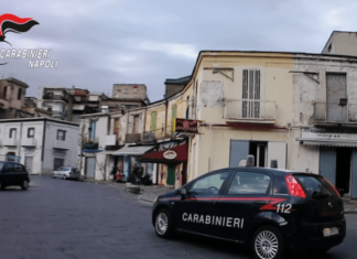 Napoli, spari in piazza Mercato: 27enne colpito da un proiettile vagante