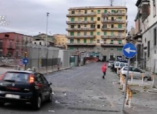 Napoli, due ‘stese’ e un 27enne ferito per errore