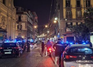 Napoli. Via vai di scooter in piazza Dante, intervengono i carabinieri