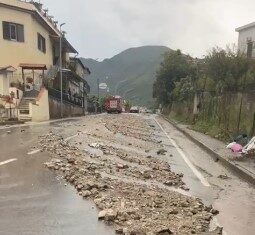 Napoli. Danni per il maltempo, fiume di detriti ad Agerola