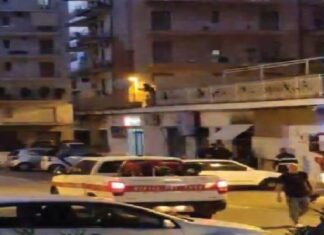 Aversa, in fiamme il locale DiVersi