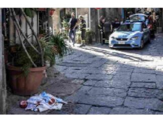 Napoli. Chiara morta per una statuetta in testa: il dramma ripreso dalle telecamere di un b&b