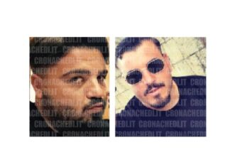 Napoli. Rione Amicizia: coniugi aggrediti a coltellate e a martellate per aver rifiutato l’invito a un matrimonio. Arrestati i cugini della donna