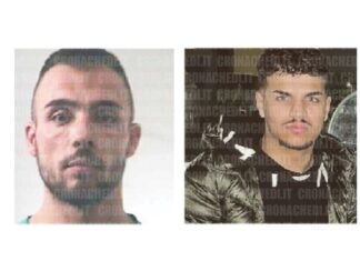 Napoli, provano a rubare uno scooter: arrestati due di Ponticelli