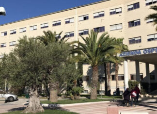 Indagati i medici del Policlinico di Foggia aggrediti da parenti e amici di una ragazza morta
