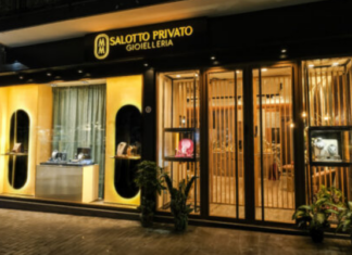 Rapina da film in una gioielleria: bottino da 250mila euro ma fermate due finte clienti