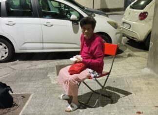 Nonnina va in Emilia per curarsi ed al ritorno trova occupanti abusivi nella sua casa
