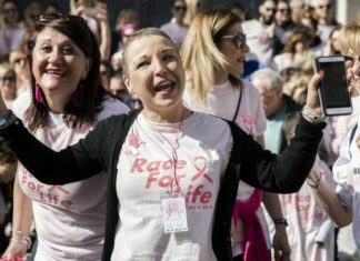 Duomo di Capua stracolmo per Imma. Lacrime di dolore per una donna che lottava col sorriso