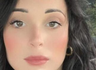 Dramma per una 21enne. Perde due dita dopo una meningite curata per vasculite: “Invalida al 75%”