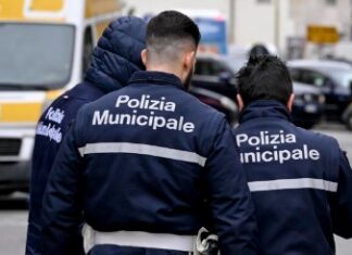 Napoli. Accusa un malore mentre viaggia in scooter, muore 45enne di Trentola Ducenta