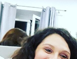 Napoli. Mamma investita e uccisa dopo aver accompagnato i figli a scuola: dolore per la morte di Valeria