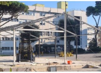 Cardarelli, smontata la tenda per il Covid. Operaio ferito al braccio durante i lavori