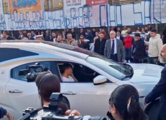 Strazio al funerale di Santo Romano: lacrime ed uno striscione per il portiere di 19enne ucciso da un colpo di pistola