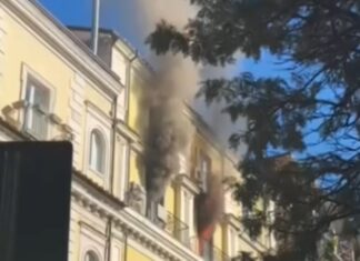 Panico a Caserta: incendio distrugge casa su Corso Trieste