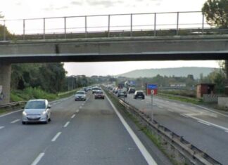 Cadavere trovato sull’asfalto a Giugliano. L’ipotesi: vittima investita