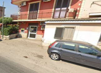Assalto notturno alle Poste di Acerra. Ladri in fuga con i roller cash
