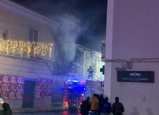 Santa Maria Capua Vetere, fiamme e fumo in casa: donna in ospedale